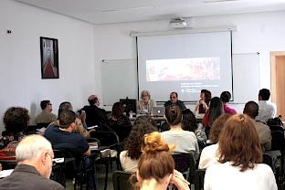 a mesa, da esquerda para a direita: Pires Laranjeira, Walter Rossa e Margarida Calafate Ribeiro