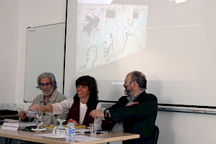Na mesa, da esquerda para a direita: Pires Laranjeira, Margarida Calafate Ribeiro e Roberto Vecchi
